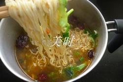 青菜红枣泡面