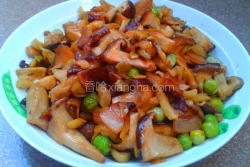 香菇榨菜炒豌豆