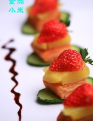 草莓菠萝三文鱼