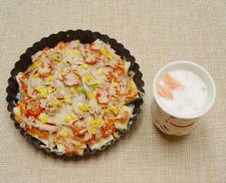 吐司底鲔鱼pizza