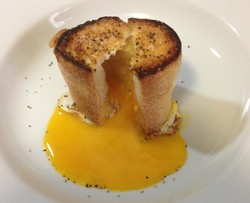 法棍鸡蛋杯 Egg Baguette