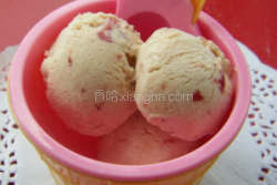 朗姆草莓冰淇淋