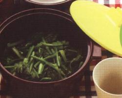 不沾油硅胶锅 凉拌菠菜