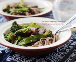 荞麦面与炒牛肉和新鲜蔬菜/Udon noodles with beans and broccoli