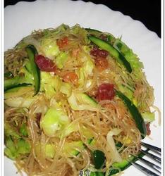 时蔬炒米粉