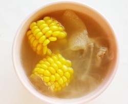 排骨竹荪甜玉米汤
