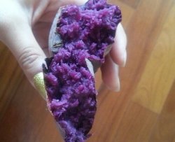 pinky烤箱中的小紫薯