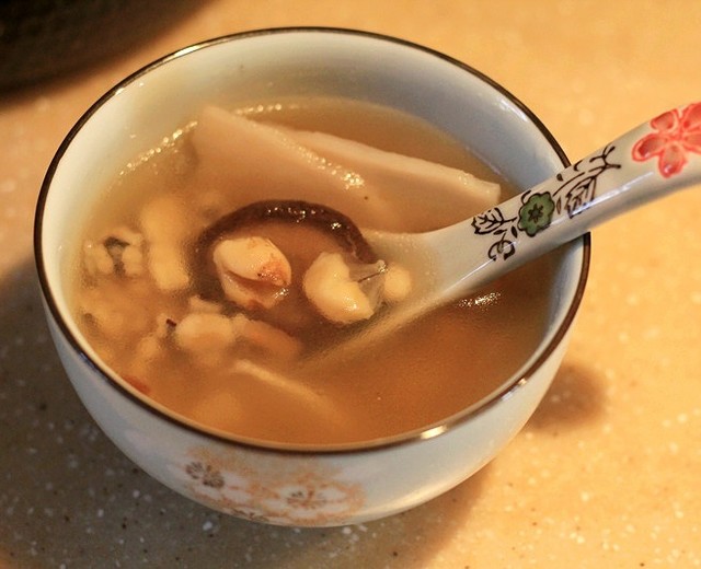 四神茯苓鸡汤