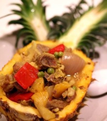 菠萝盅咖喱牛肉