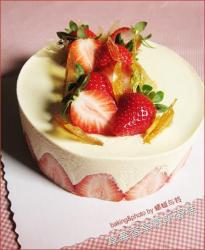 草莓香草慕斯蛋糕