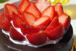 草莓巧克力脆皮蛋糕