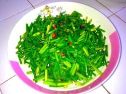 小米椒拌韭菜苔