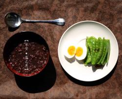 DAY 003--黑米赤豆银耳-清水荷兰豆with鱼生酱油-溏心蛋