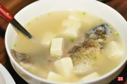鲫鱼豆腐汤