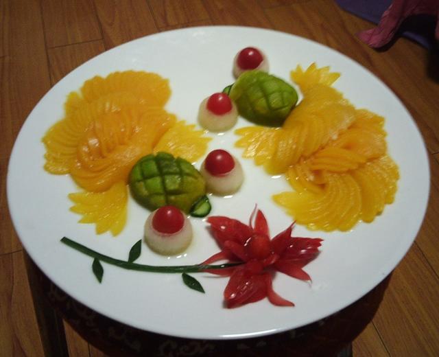 金鱼戏莲花