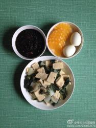减脂增肌早餐-131012-奶白菜炖冻豆腐,养肾固元粥,水煮蛋,橙子