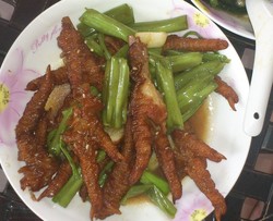 空心菜梗闷鸡爪