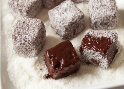 椰丝巧克力蛋糕Lamingtons