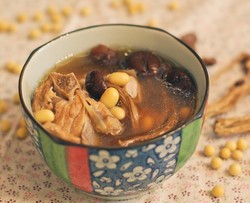 茶树菇黄豆脊骨汤