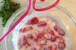 草莓大果肉酸奶拌