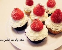杯子草莓蛋糕cupcake