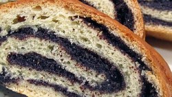 欧洲德国和波兰节日甜品Poppyseed Roll