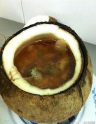 原盅椰子炖川贝猪骨汤