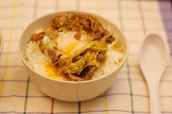 椰菜猪肉丼