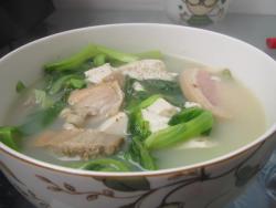 河蚌咸肉炖豆腐