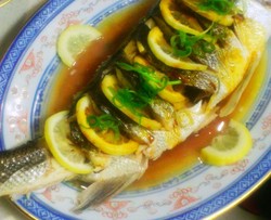 清蒸柠香鲈鱼