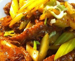 芹菜烧鸡翅