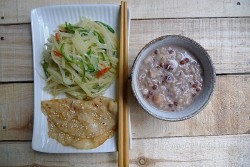 酸辣土豆丝+腐乳煎饼子+杂豆粥