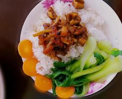 自创淡口味卤肉饭