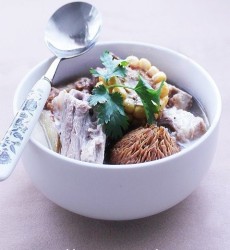 猴头菇玉米排骨汤