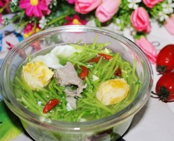 咸蛋瘦肉浸豆苗