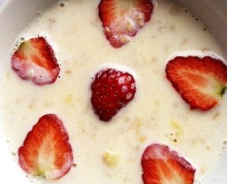 草莓牛奶燕麦