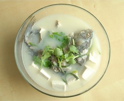 鲫鱼豆腐汤