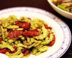 香肠煸苦瓜
