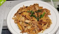 黄花菜烩鸡腿肉