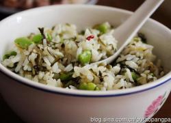 雪菜蚕豆炒饭