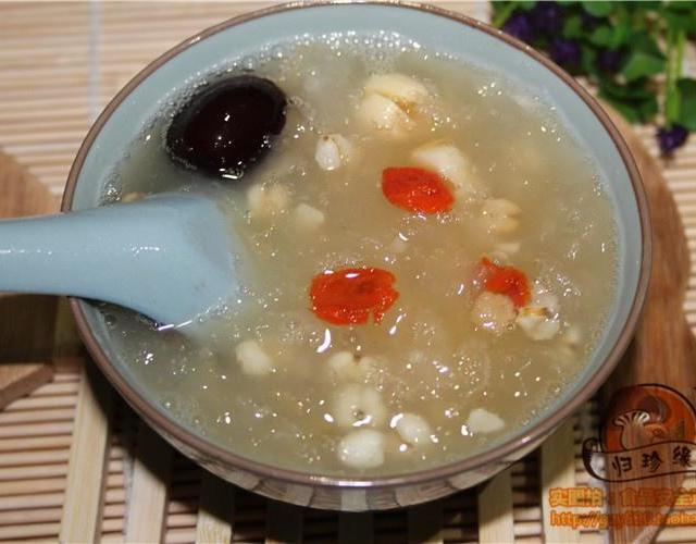 银耳莲子羹
