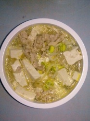 豆腐金针菇肉丝汤