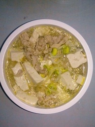 豆腐金针菇肉丝汤