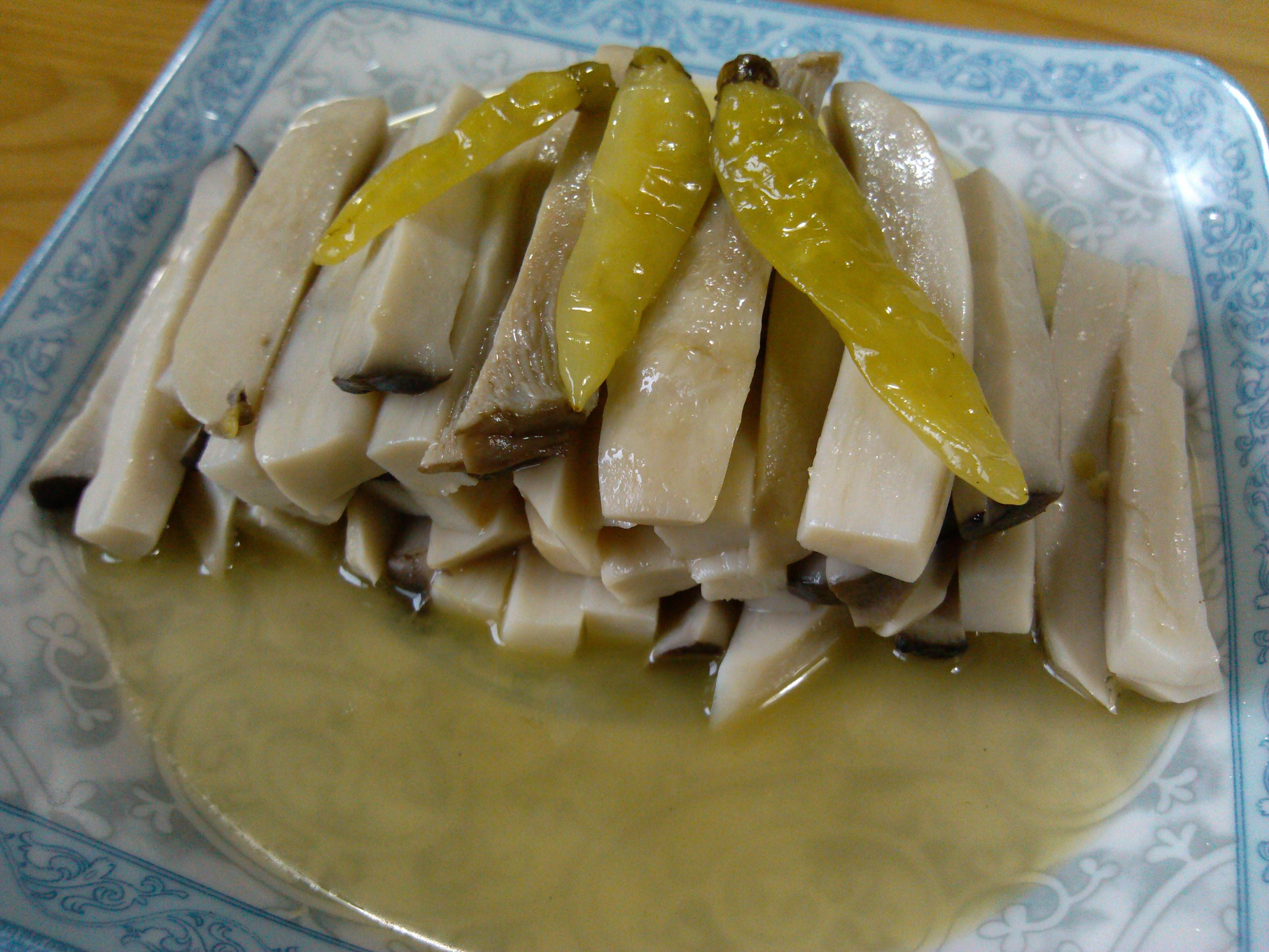 野山椒鸡腿菇
