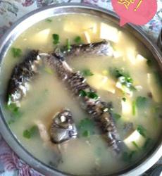 鲫鱼豆腐汤