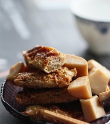 杏鲍菇烧豆皮虾肉卷