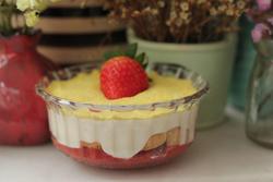 姜味草莓大黄Trifle
