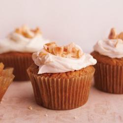 榛果胡萝卜燕麦杯子蛋糕 Hazelnut Carrot-Oat Cupcakes with Cream-Cheese Frost