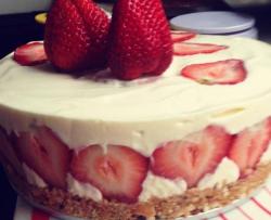 慕斯酸奶草莓蛋糕