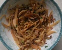 墨鱼干炒黄花菜